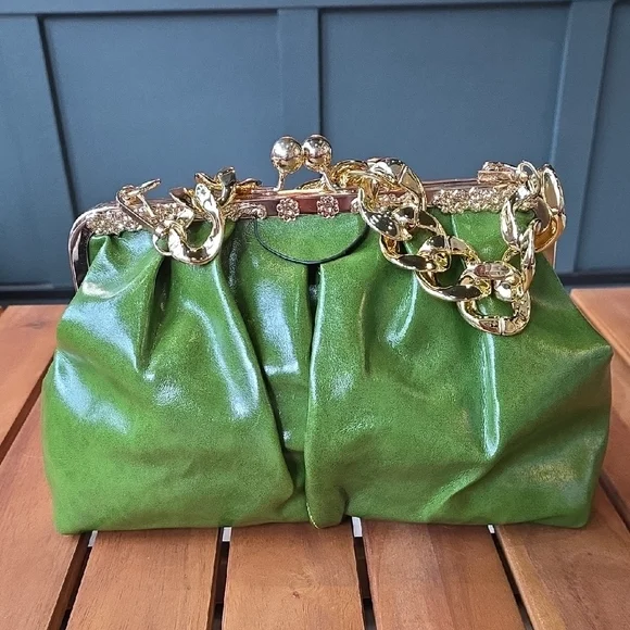 Elegant Green Bag With Gold Chain - Picture 3 of 10